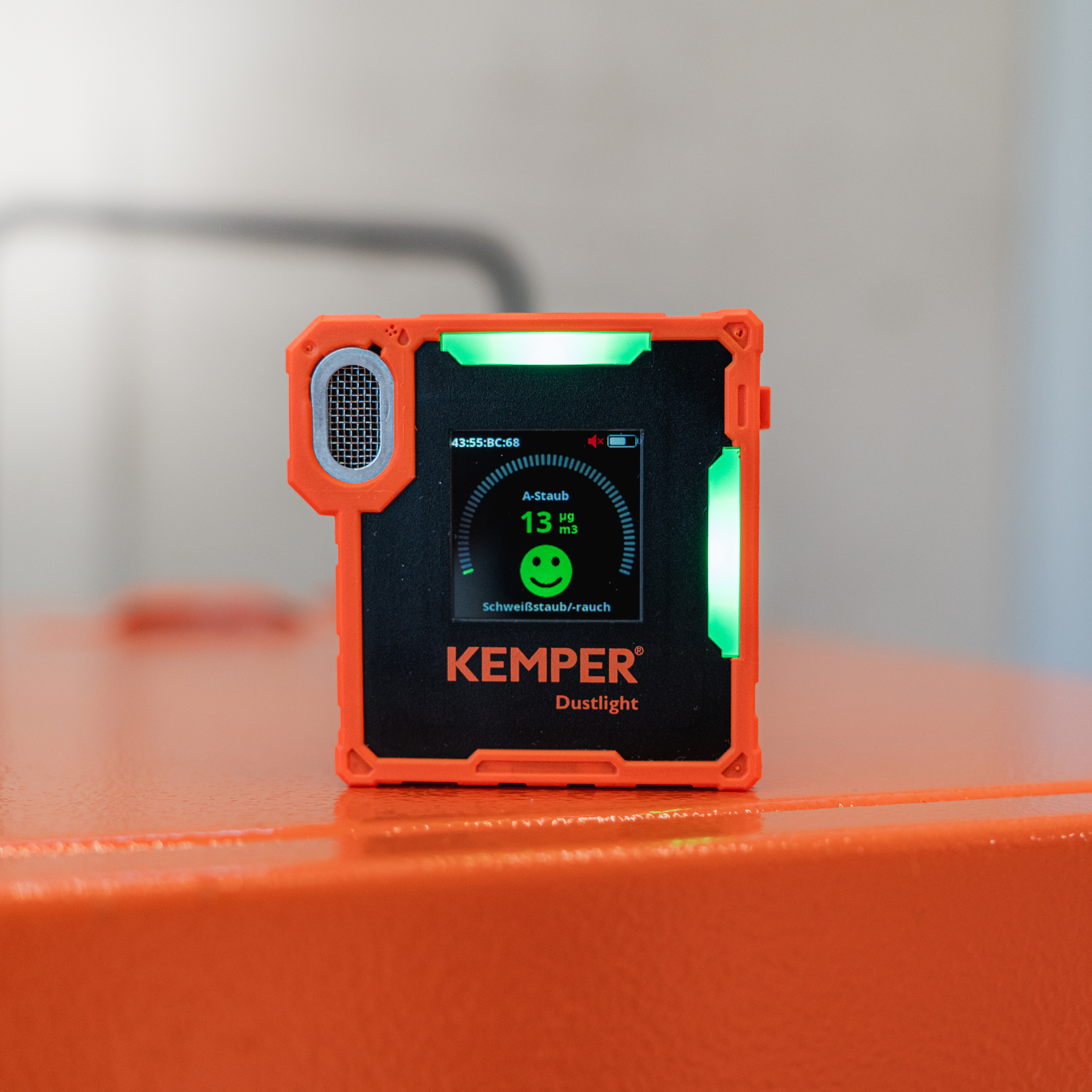 Portable fine dust monitor for workplace air quality